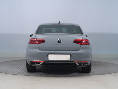 Volkswagen Passat - 2022