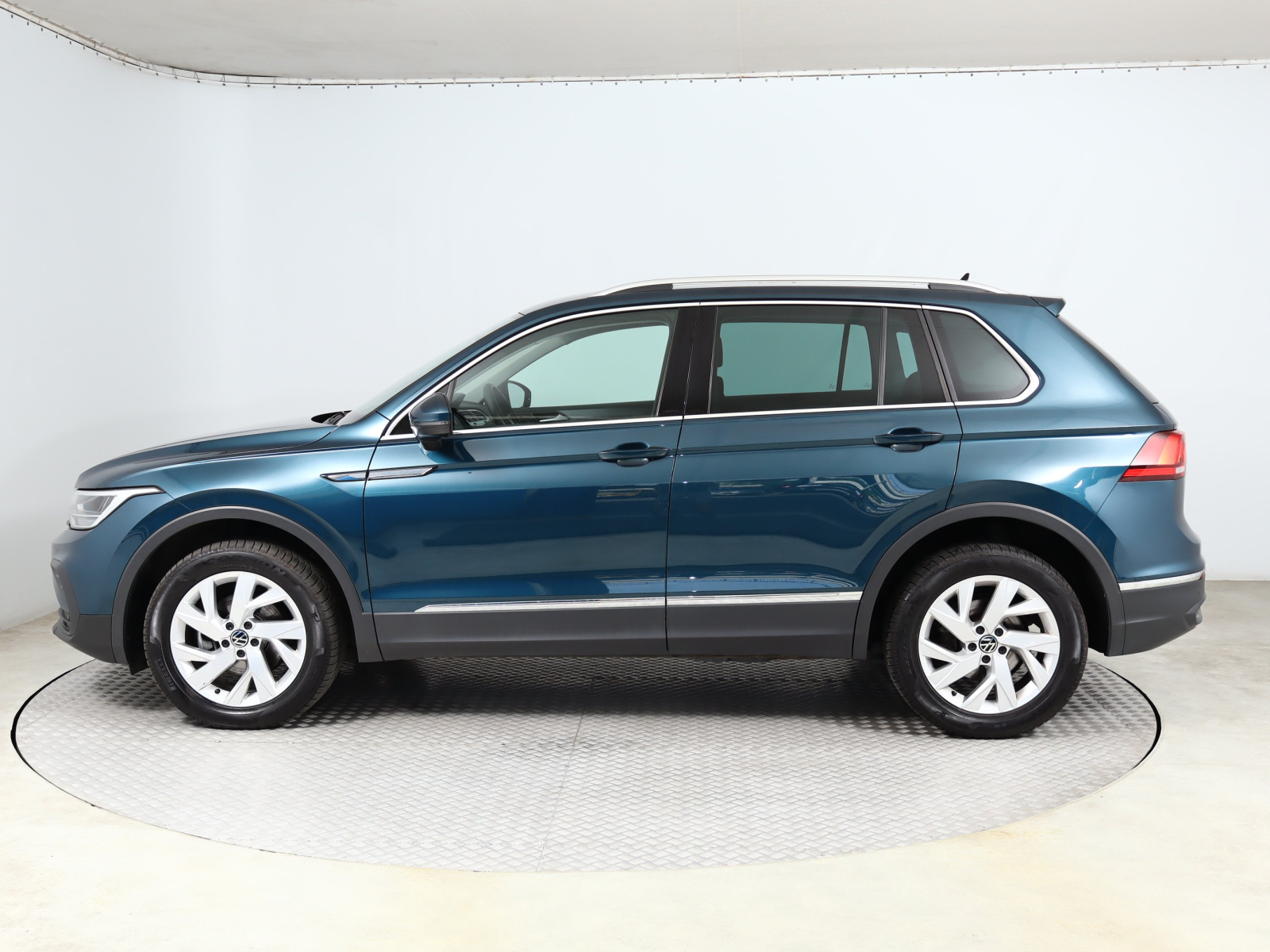 Volkswagen Tiguan - 2022
