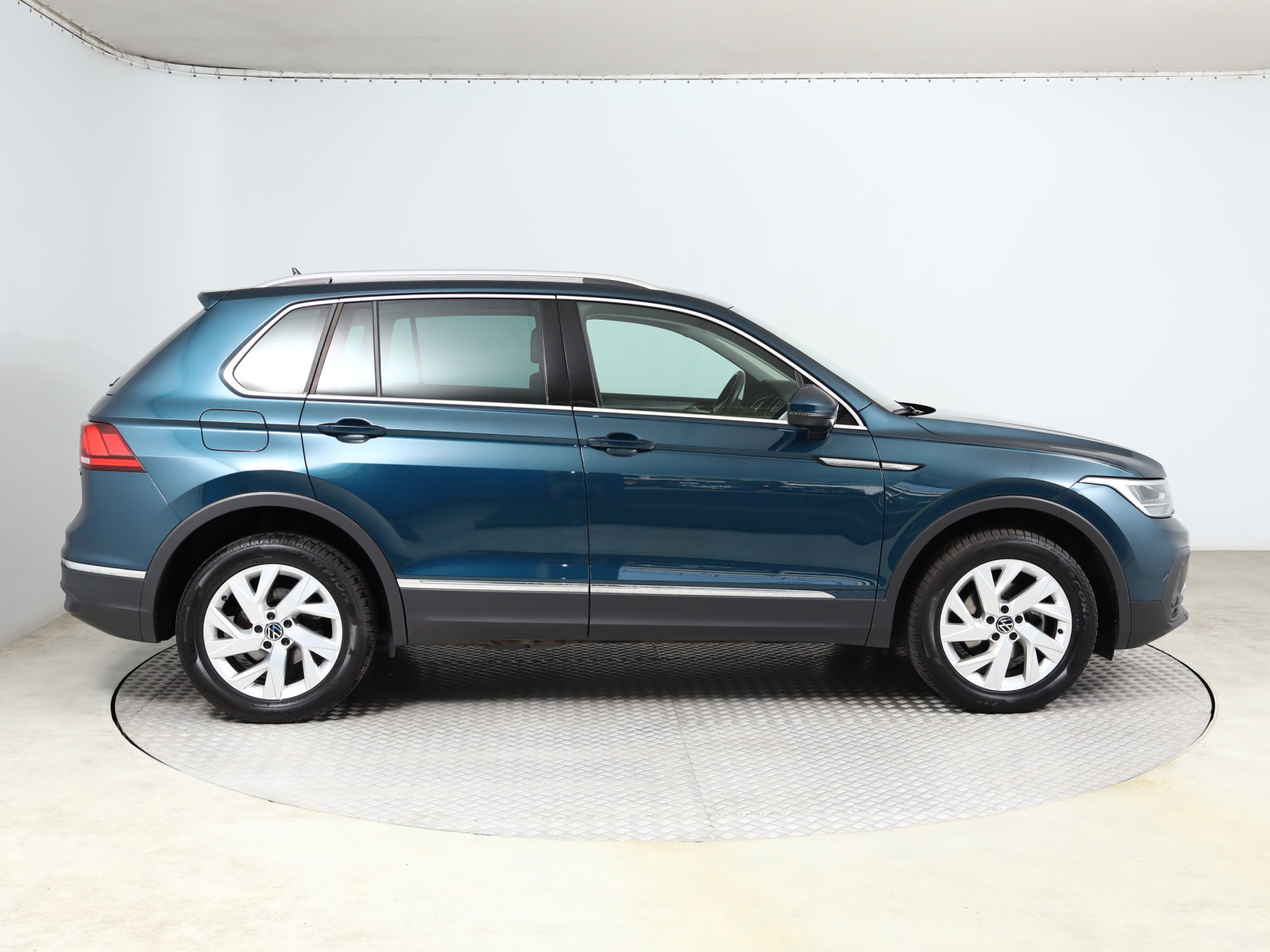 Volkswagen Tiguan - 2022