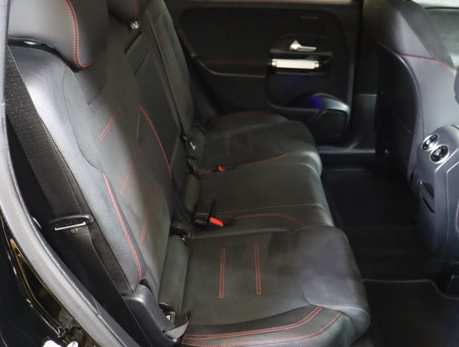 Mercedes-Benz GLB - 2024