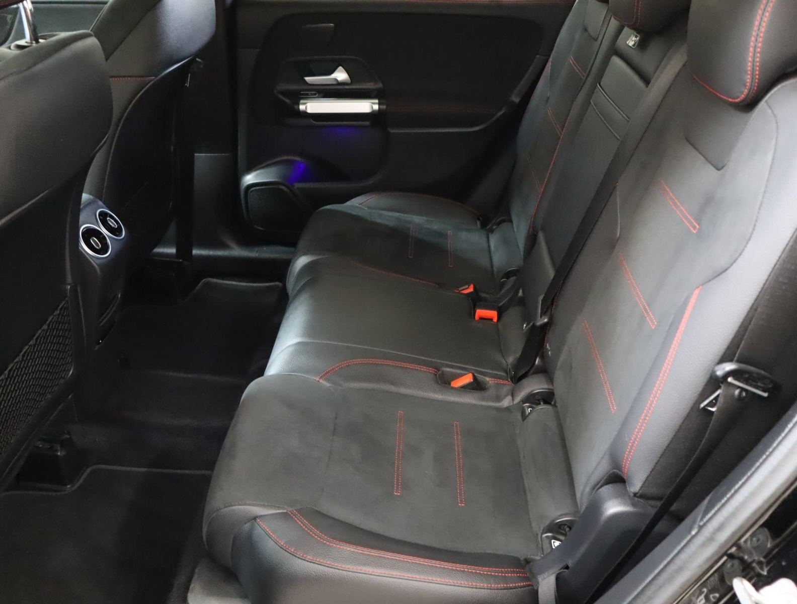 Mercedes-Benz GLB - 2024