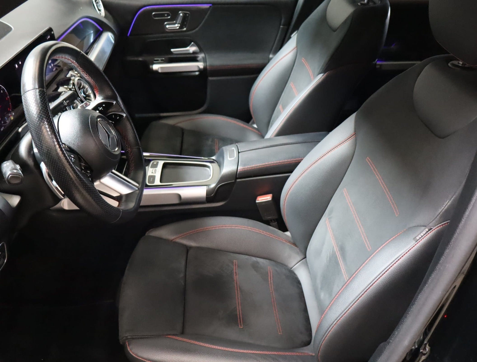 Mercedes-Benz GLB - 2024