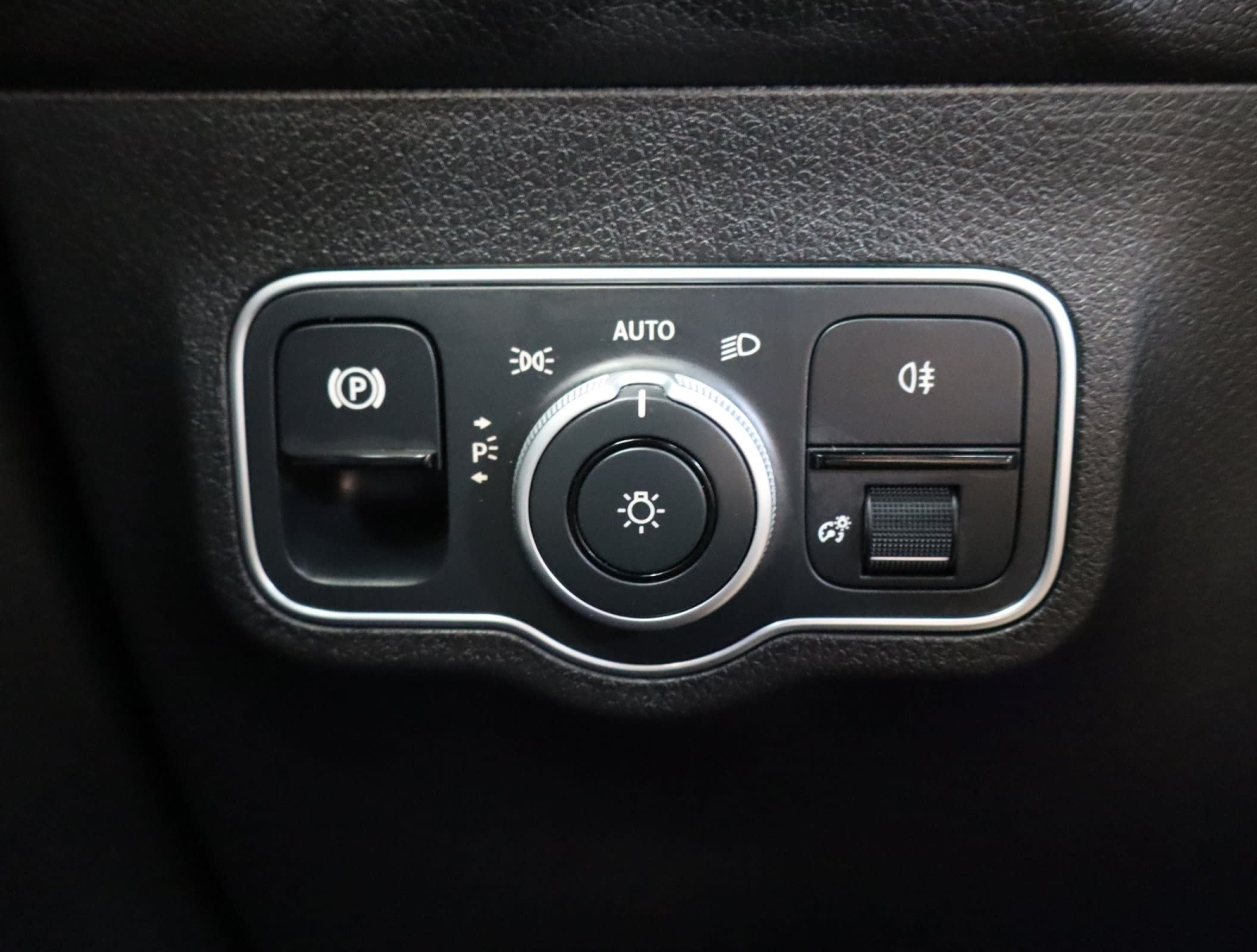 Mercedes-Benz GLB - 2024