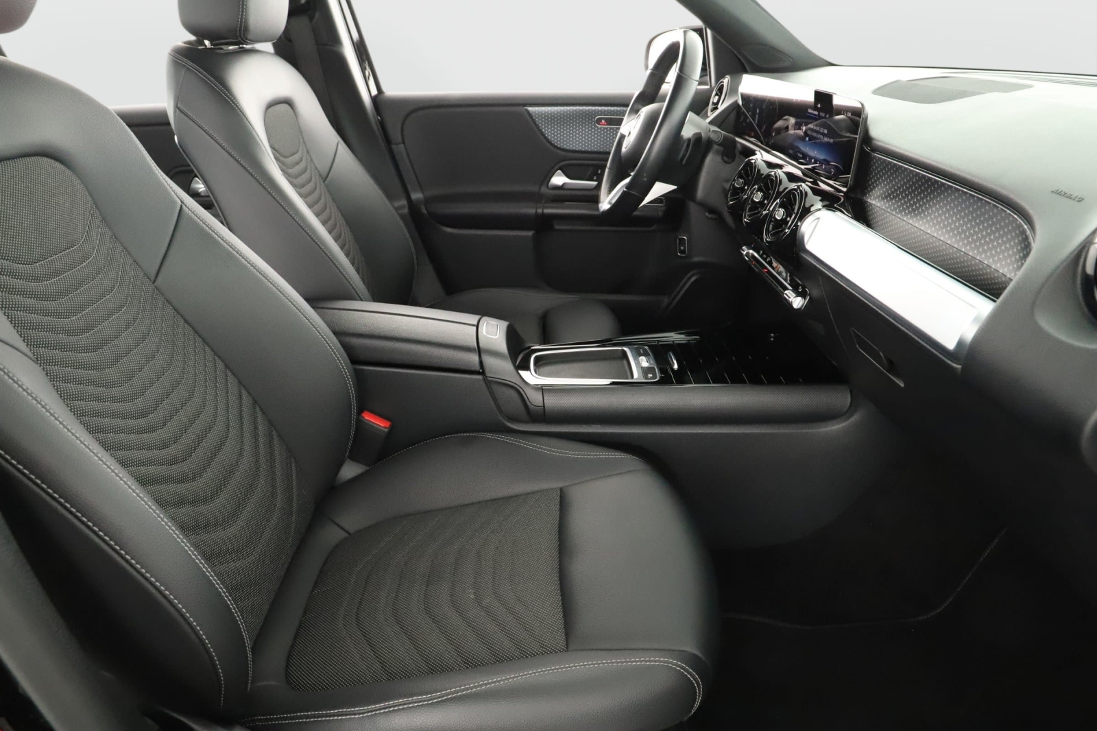 Mercedes-Benz GLB - 2024