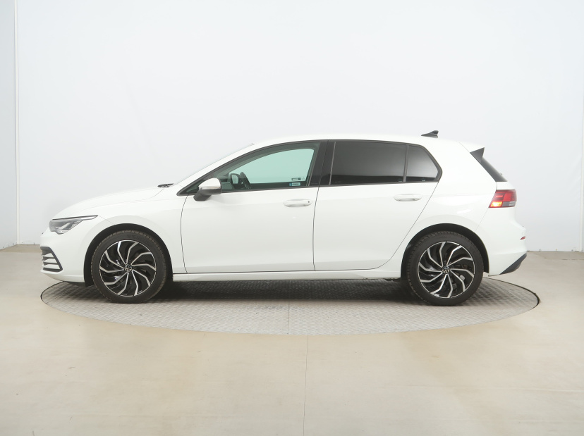 Volkswagen Golf, 2022