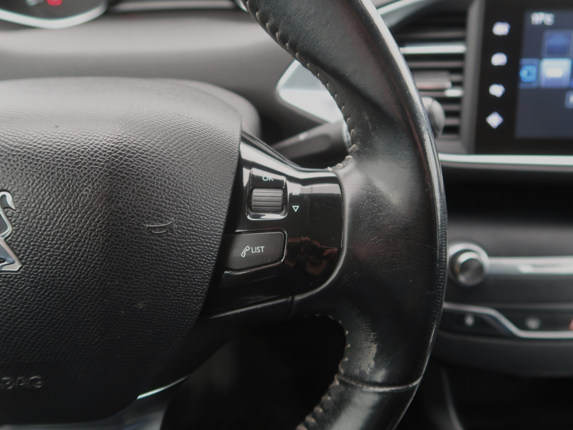 Peugeot 308, 2015