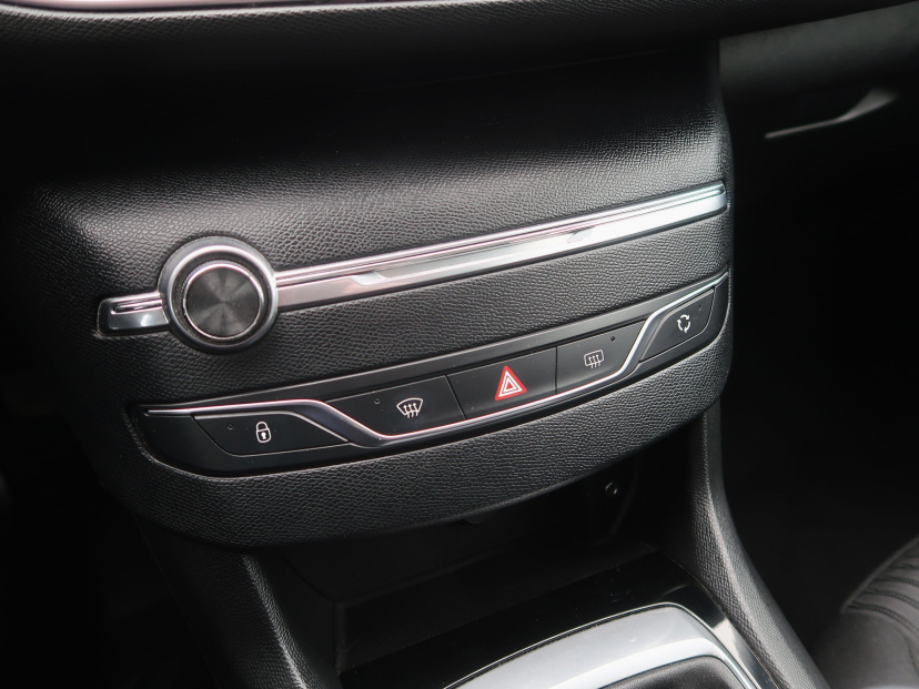 Peugeot 308, 2015