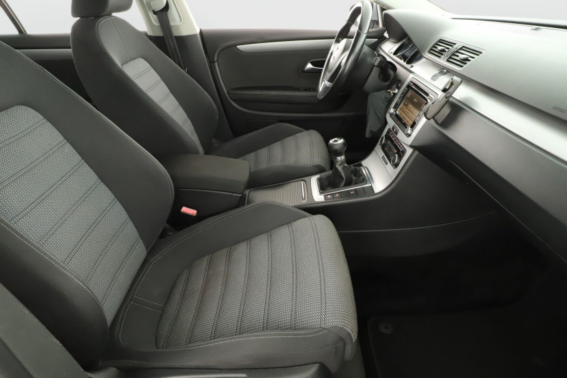 Volkswagen Passat CC, 2011