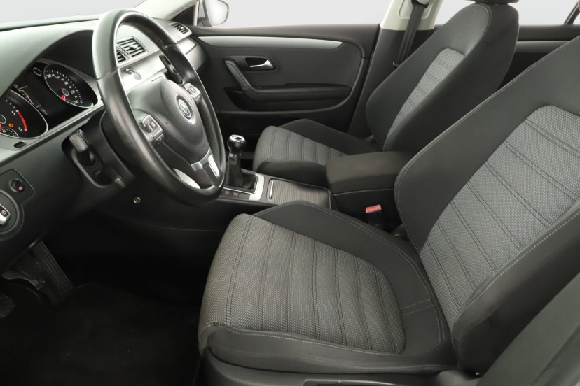 Volkswagen Passat CC, 2011