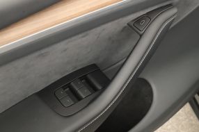 Tesla Model Y - 2023