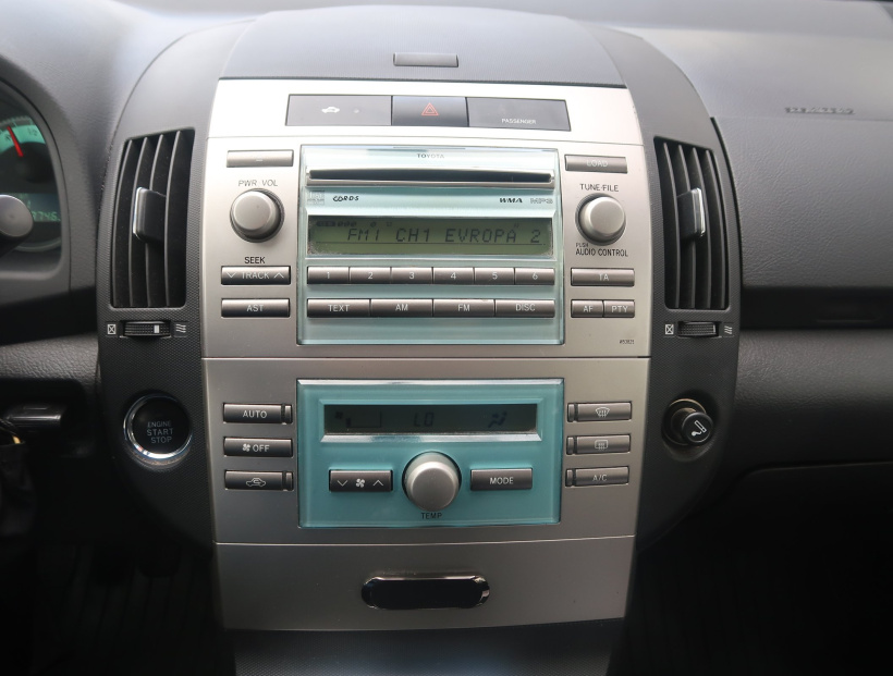 Toyota Corolla Verso, 2004