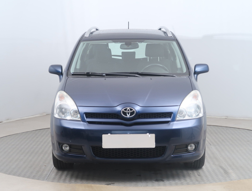 Toyota Corolla Verso, 2004