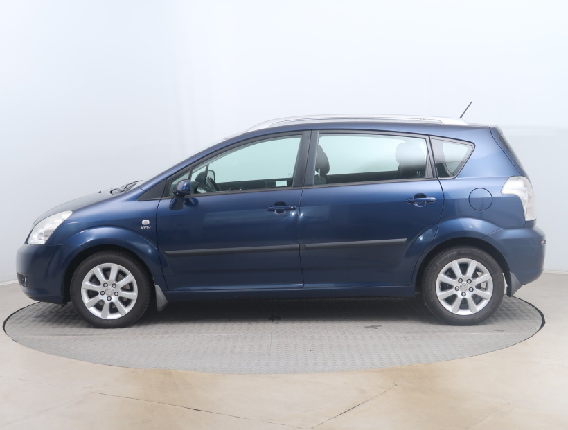 Toyota Corolla Verso, 2004