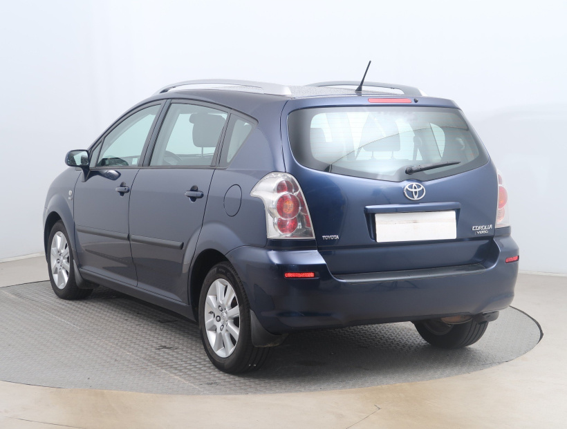 Toyota Corolla Verso, 2004