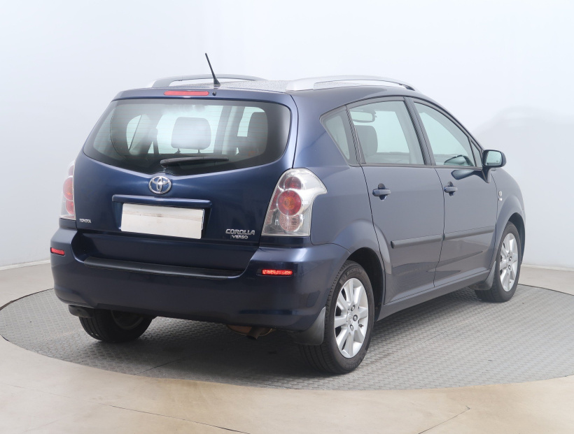 Toyota Corolla Verso, 2004