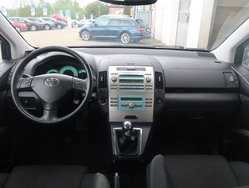Toyota Corolla Verso, 2004