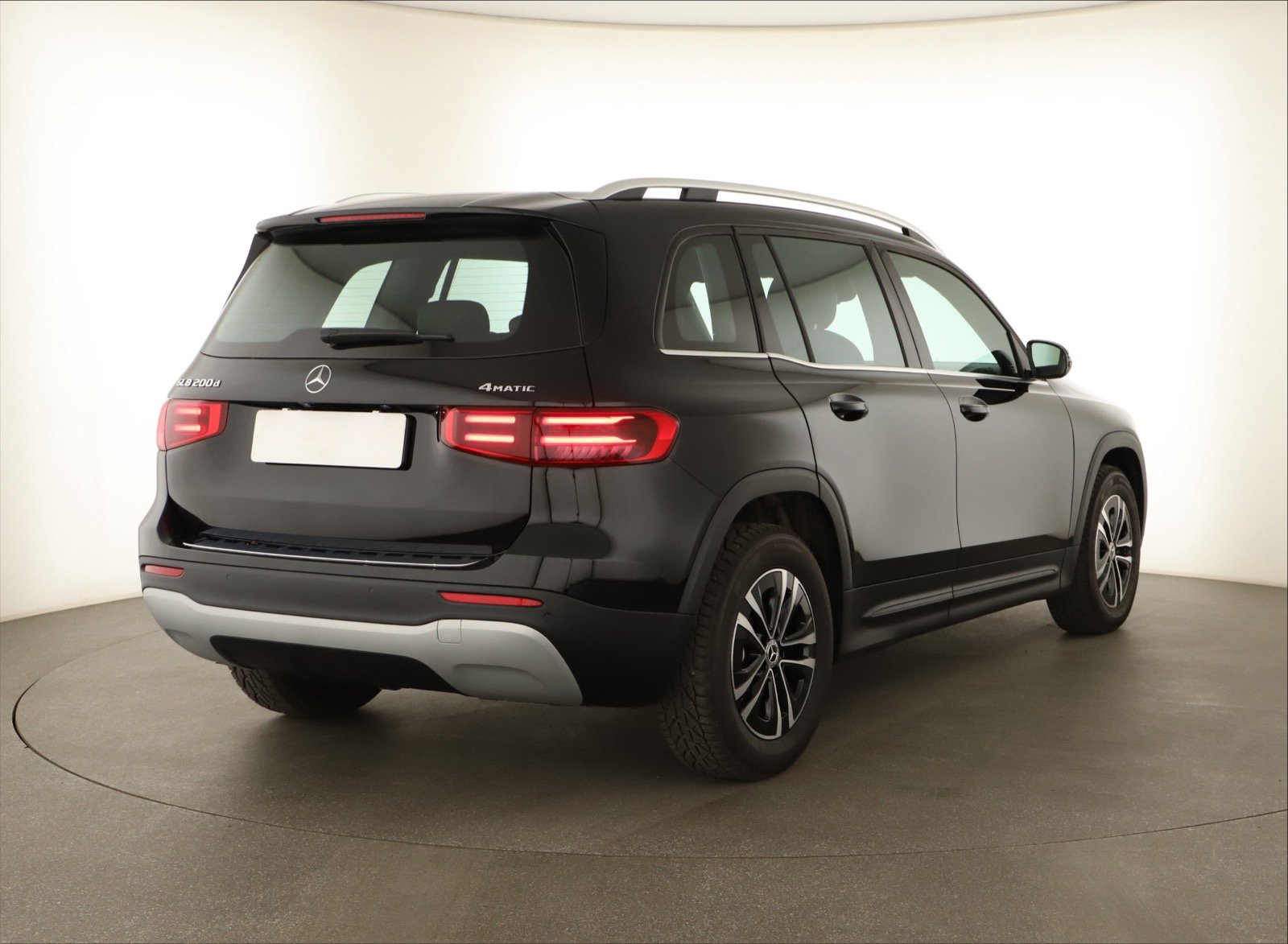 Mercedes-Benz GLB - 2024