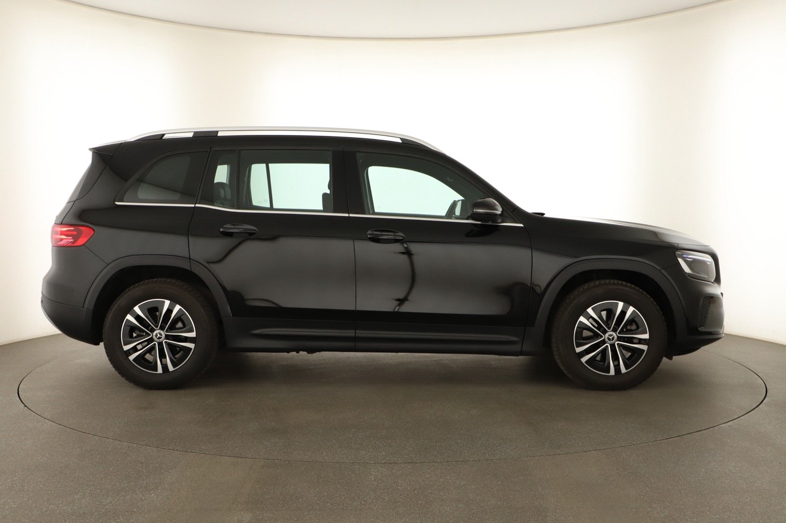 Mercedes-Benz GLB - 2024