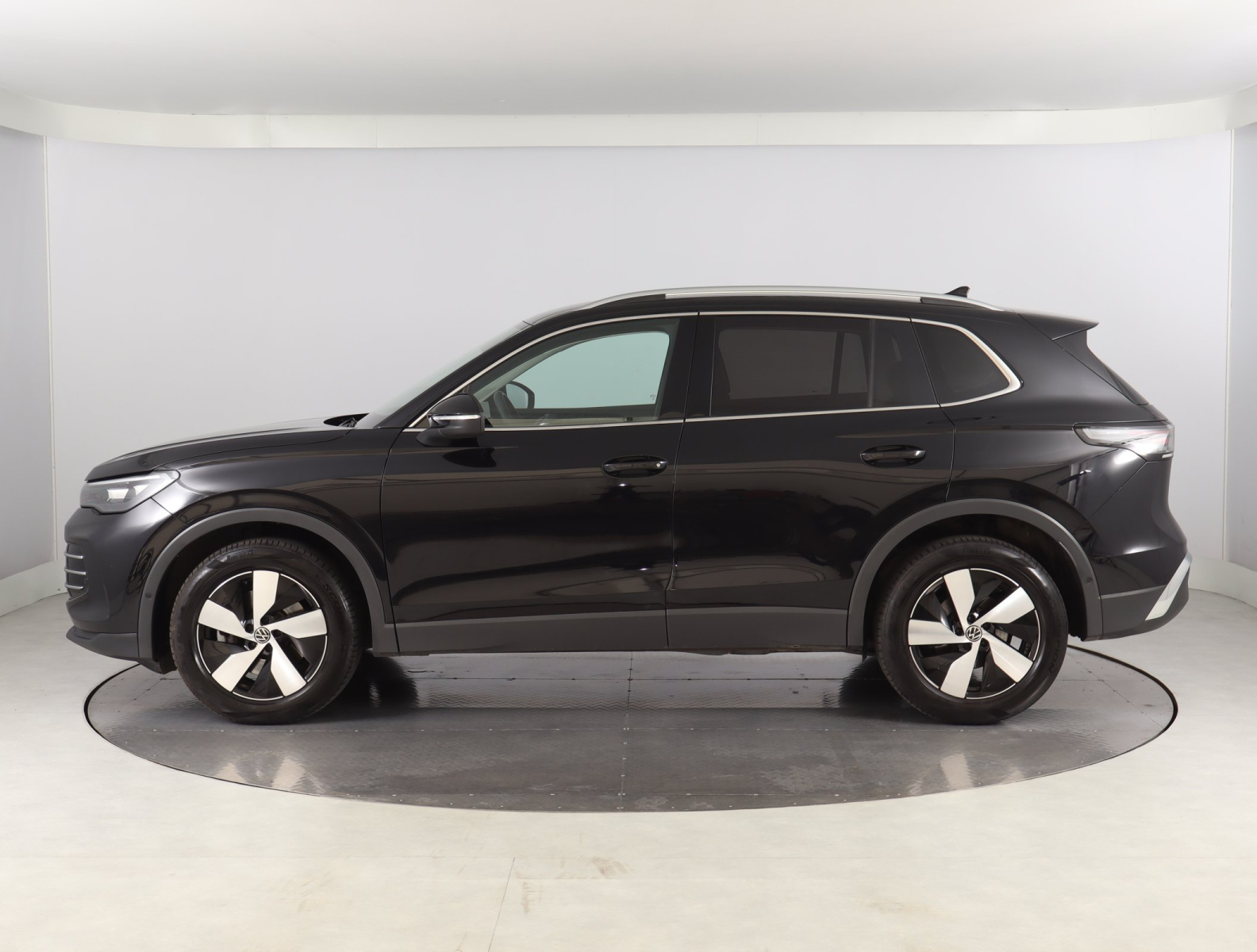 Volkswagen Tiguan - 2024