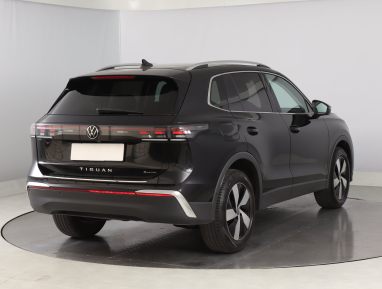 Volkswagen Tiguan - 2024