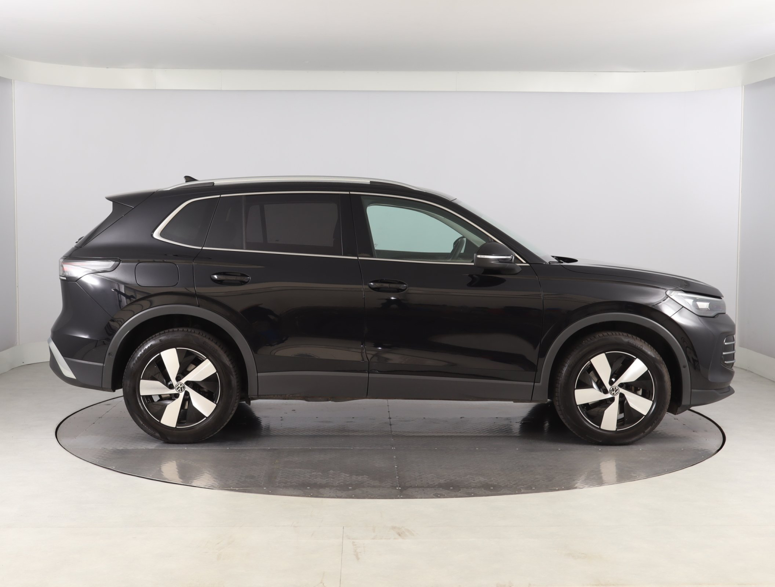 Volkswagen Tiguan - 2024