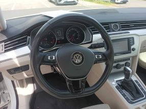 Volkswagen Passat - 2016