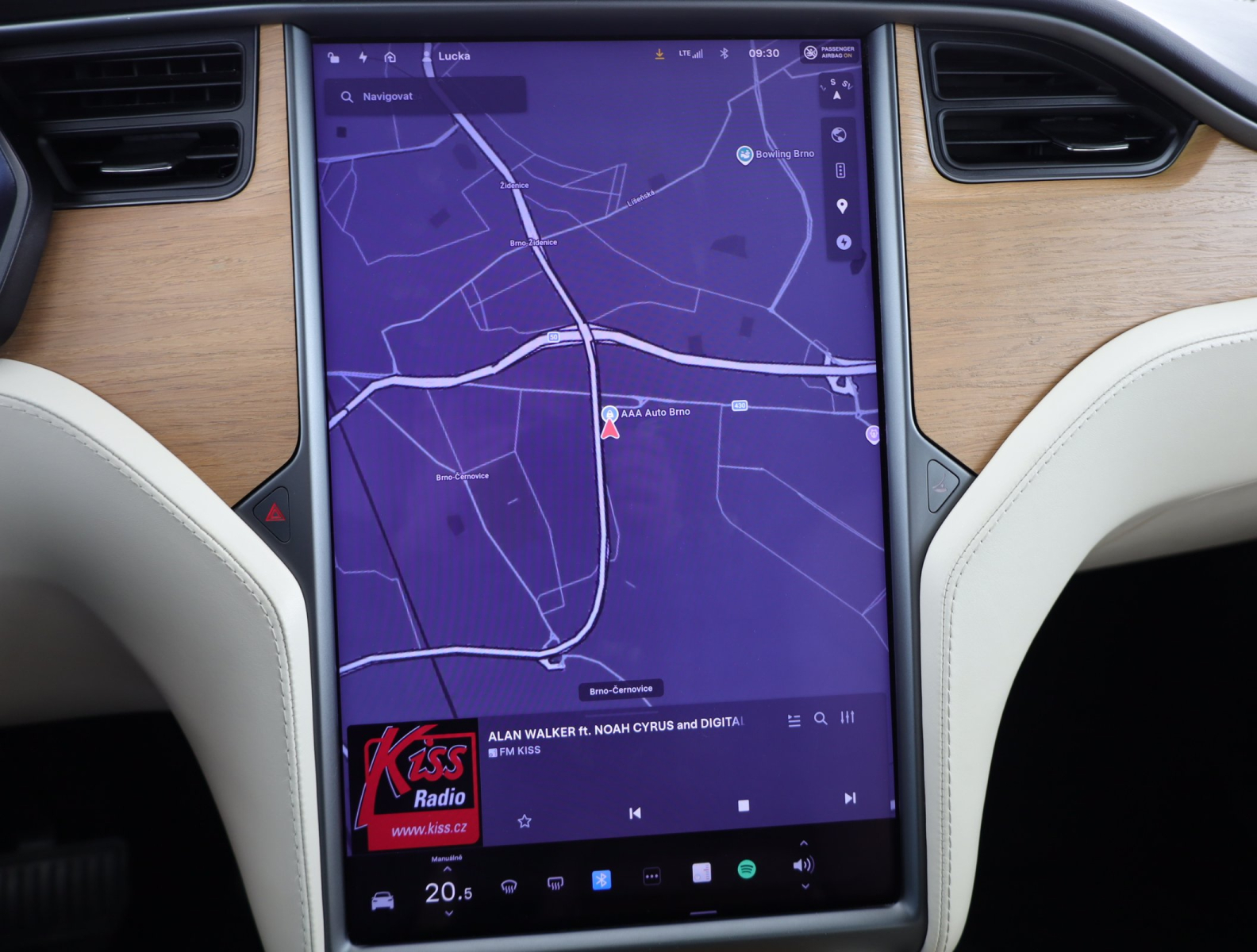 Tesla Model X - 2020