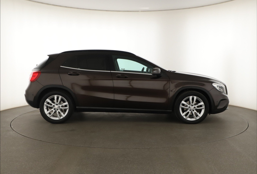 Mercedes-Benz GLA, 2017
