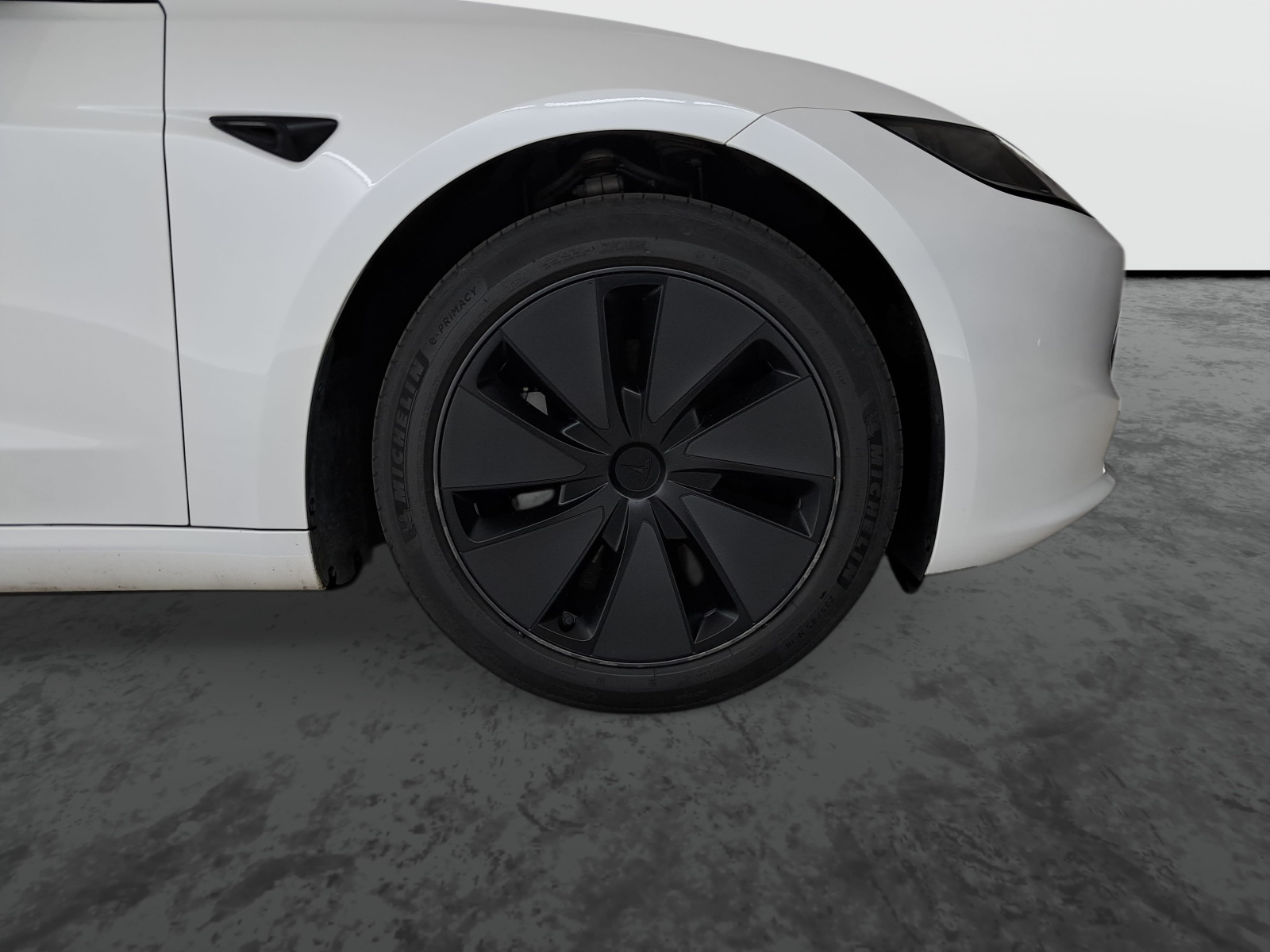 Tesla Model 3 Standard Range Plus – fotografie 20