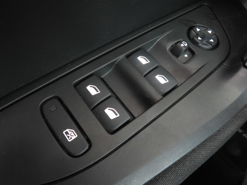 Peugeot e-2008, 2023