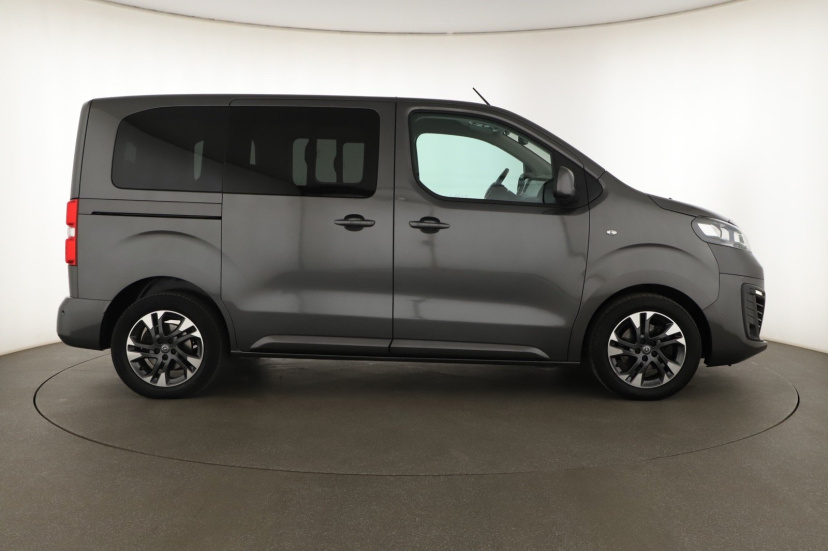 Opel Zafira Life, 2021