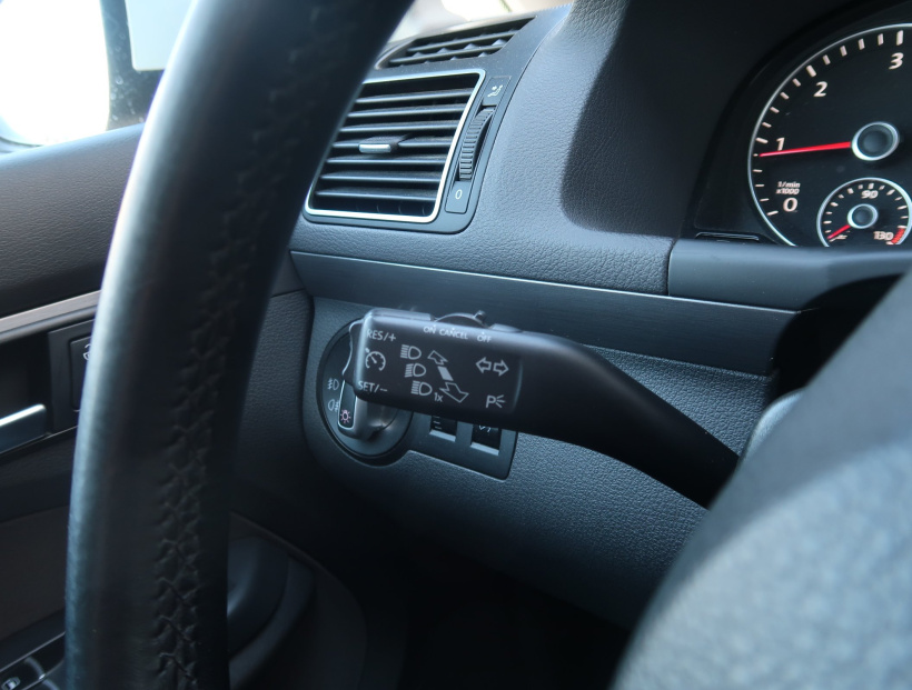 Volkswagen Touran, 2011
