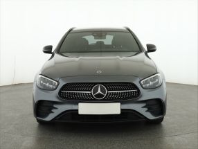Mercedes-Benz E - 2022