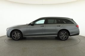 Mercedes-Benz E - 2022