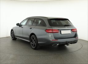 Mercedes-Benz E - 2022
