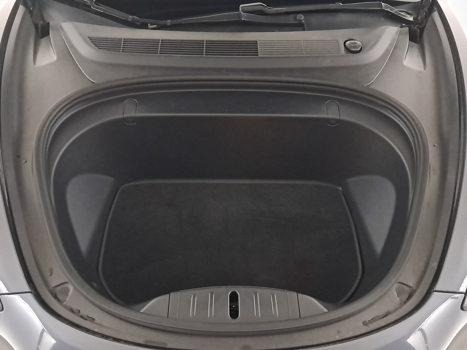 Tesla Model 3 Long Range AWD – fotografie 26