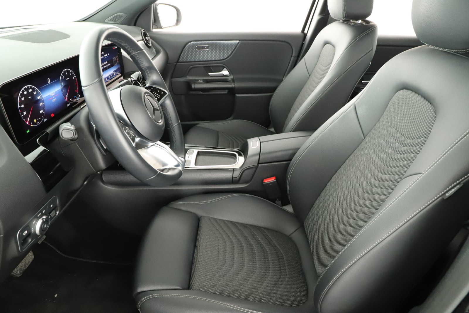 Mercedes-Benz GLA - 2023