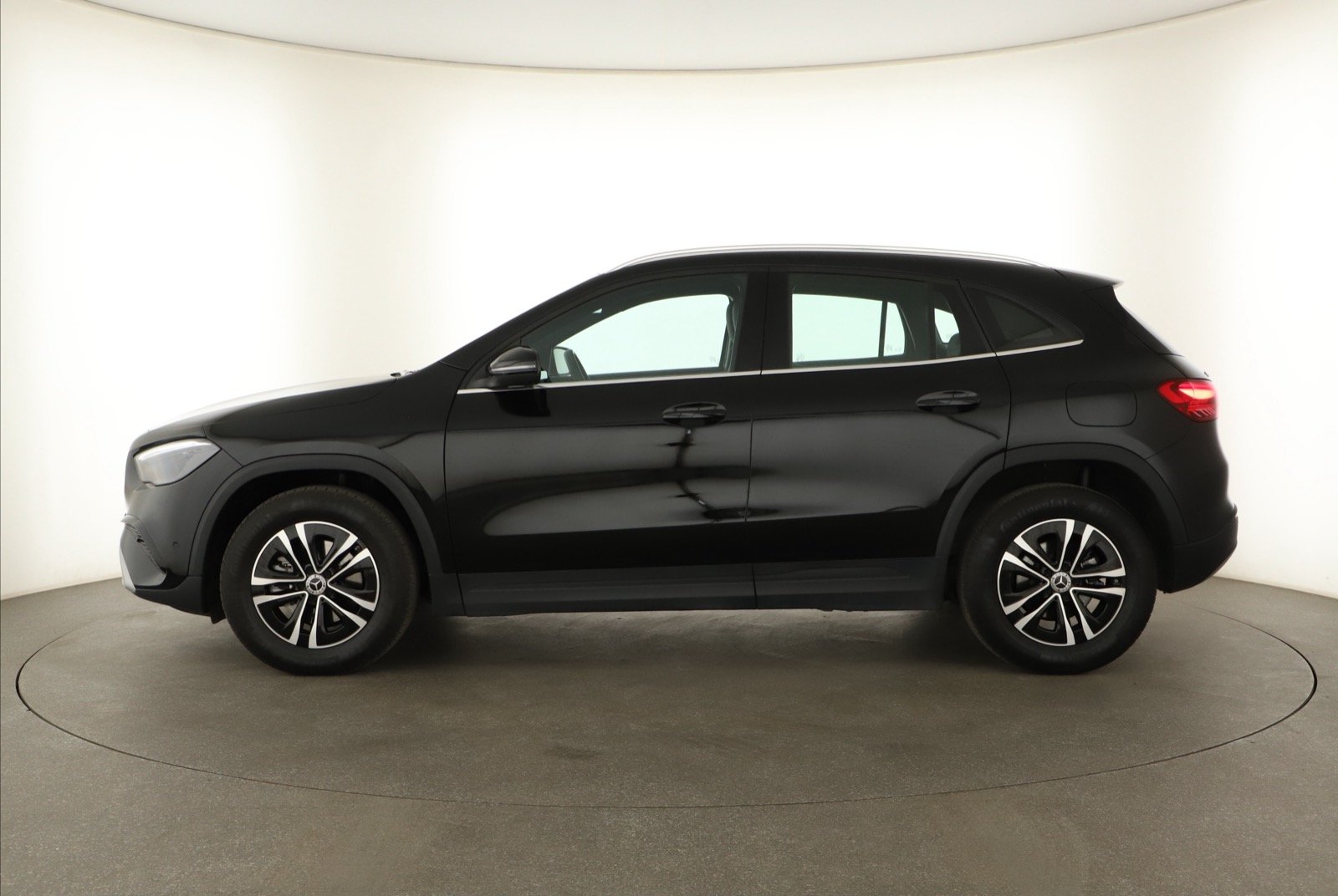 Mercedes-Benz GLA - 2023