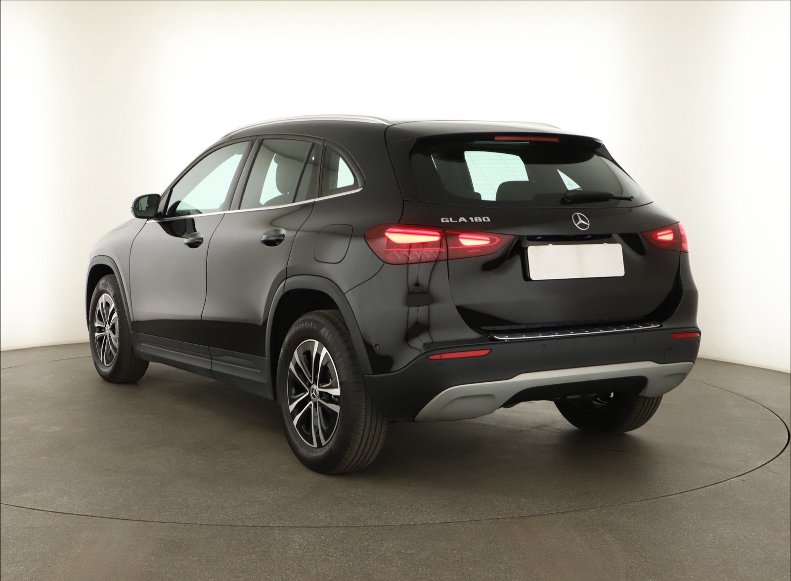 Mercedes-Benz GLA - 2023