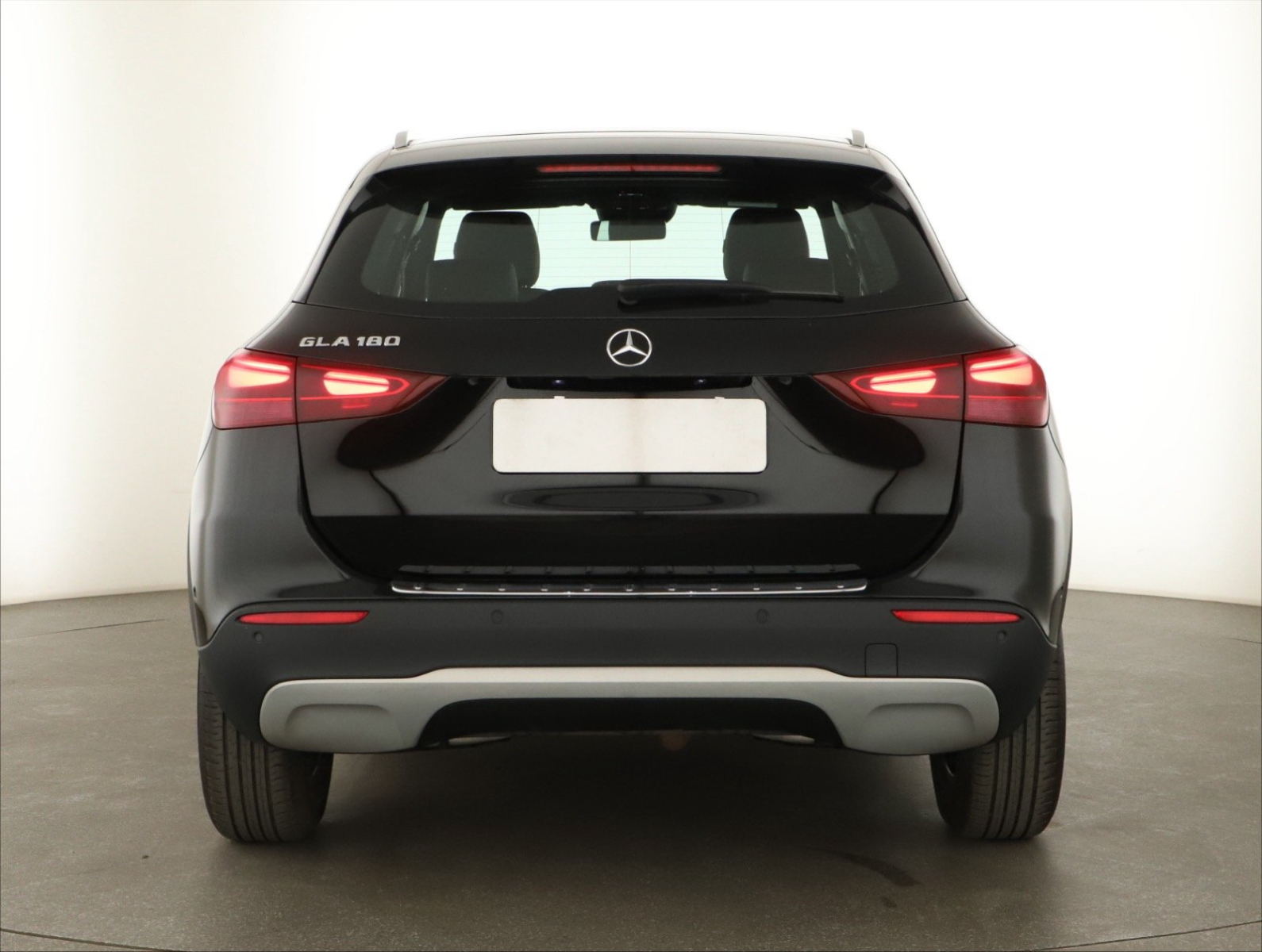 Mercedes-Benz GLA - 2023