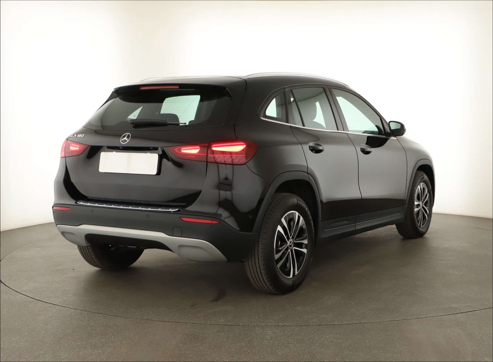 Mercedes-Benz GLA - 2023