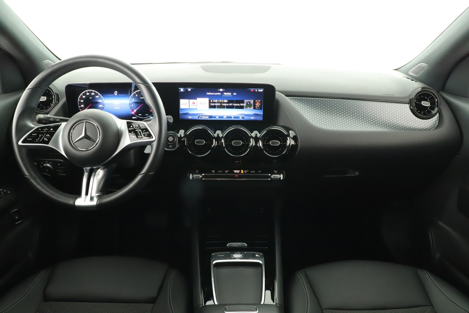Mercedes-Benz GLA - 2023