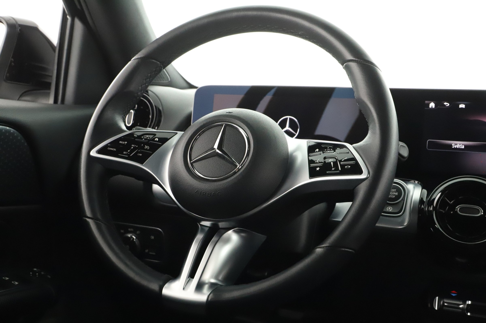 Mercedes-Benz GLB - 2024