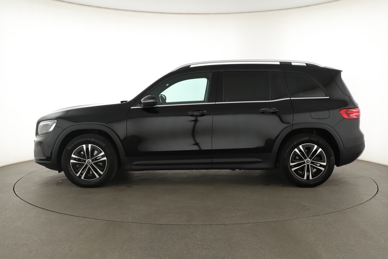Mercedes-Benz GLB - 2024
