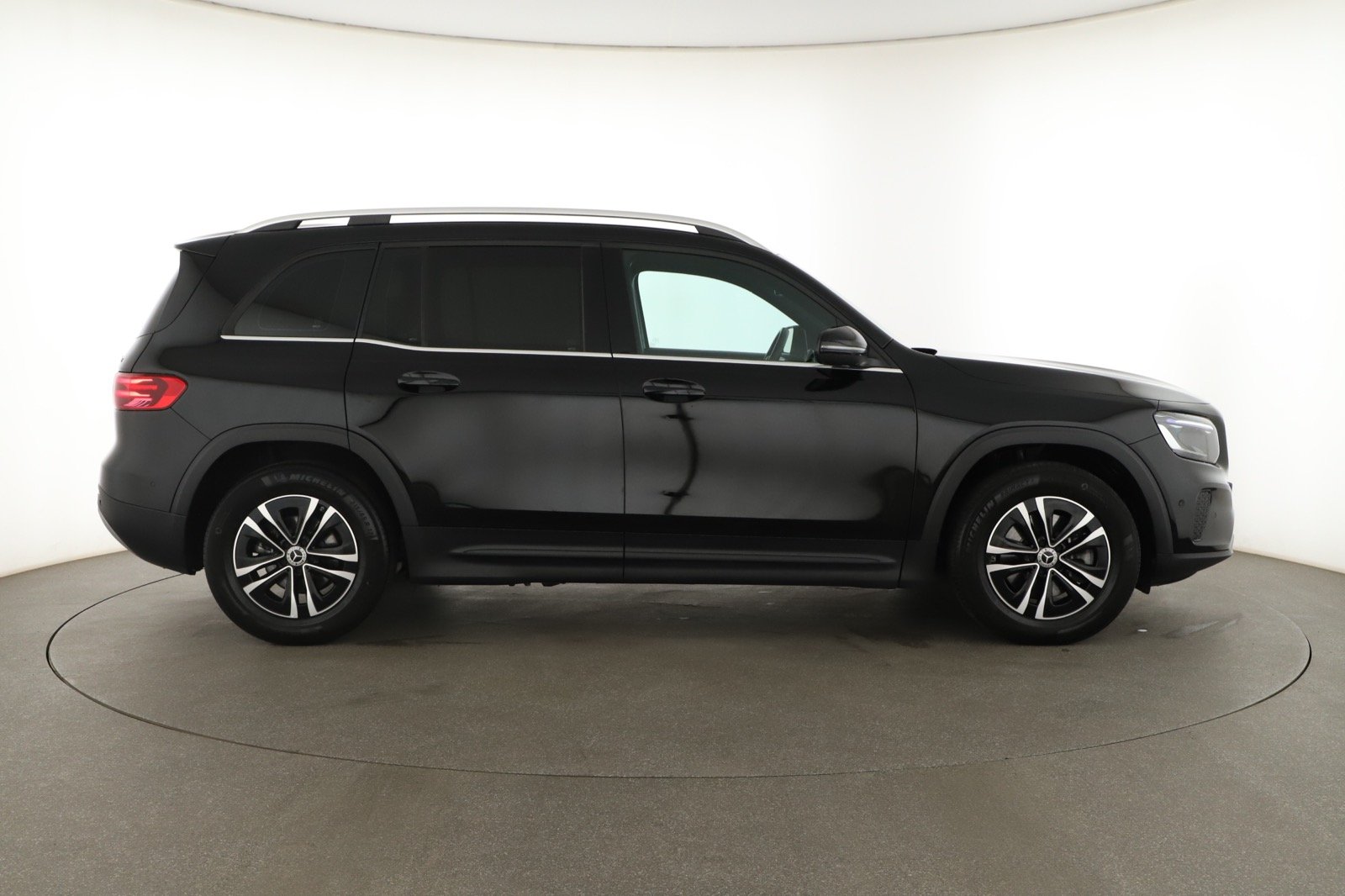 Mercedes-Benz GLB - 2024