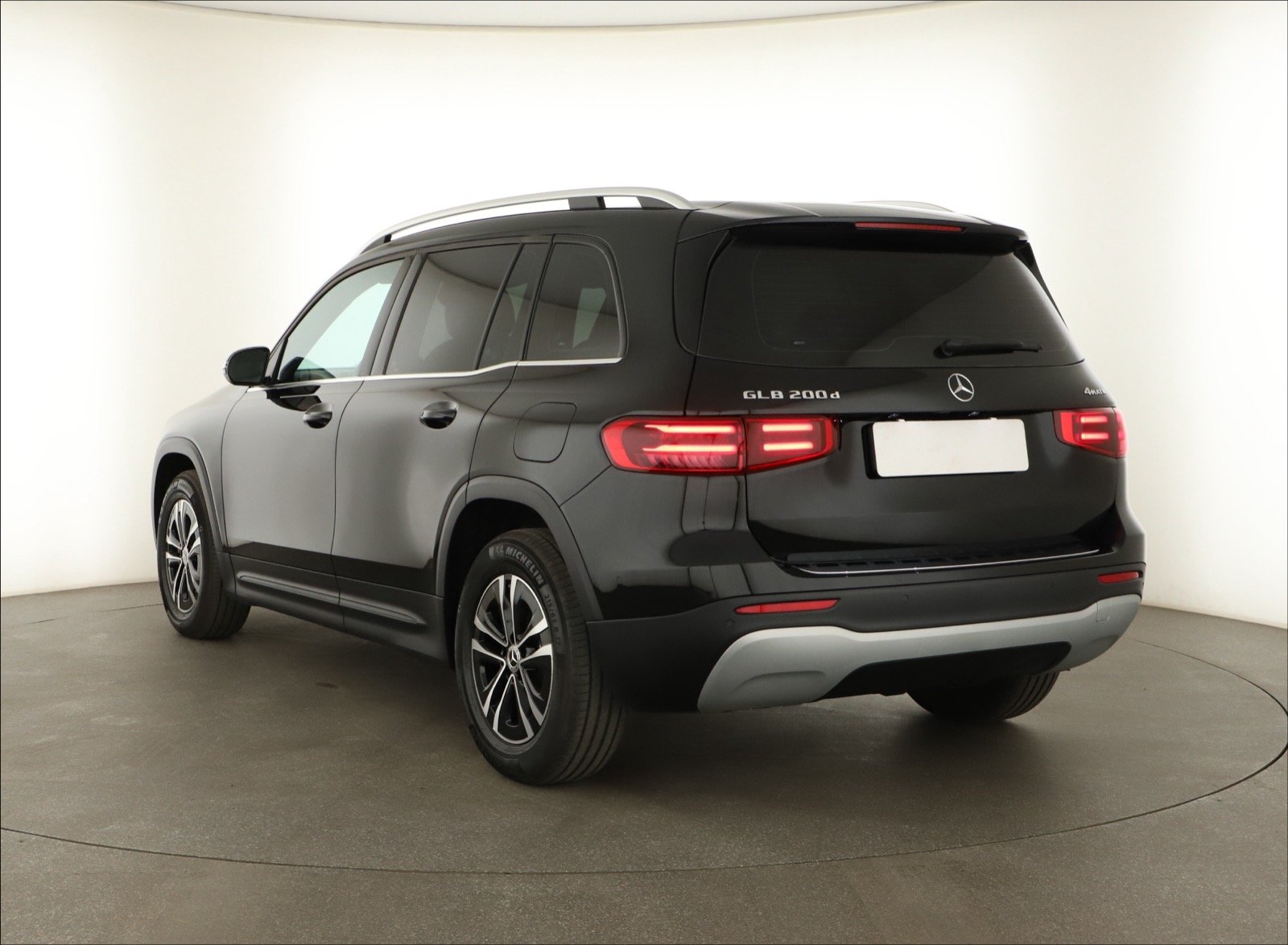 Mercedes-Benz GLB - 2024
