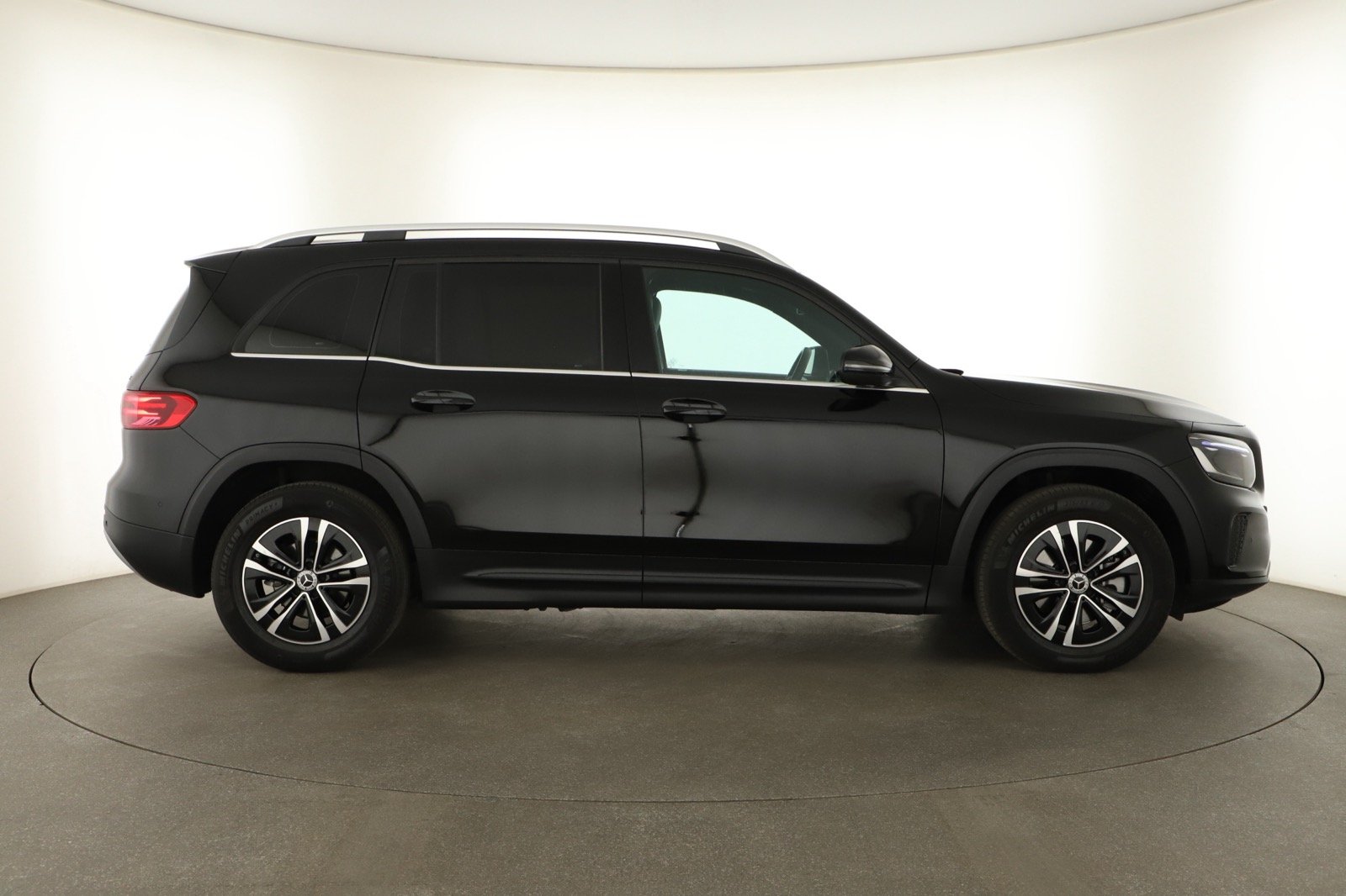 Mercedes-Benz GLB - 2024