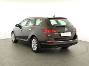 Opel Astra - 2013