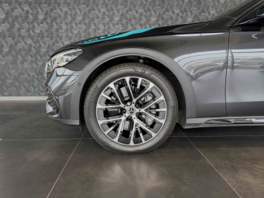 Mercedes-Benz E - 2023
