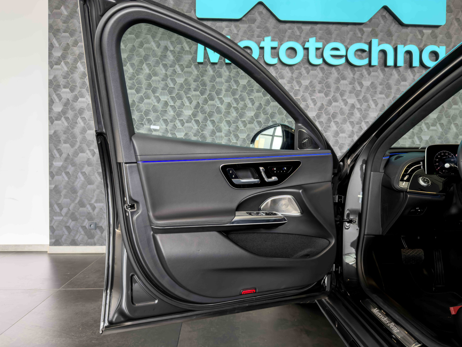 Mercedes-Benz E - 2023